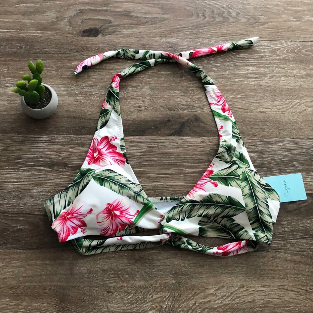 Cupshe bikini top. Tropical floral print. XXL